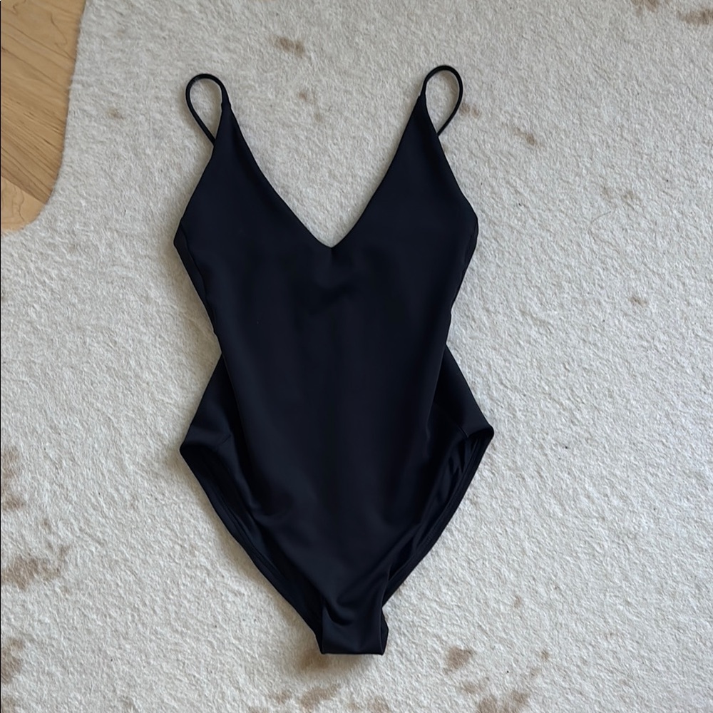 Left on Friday Black One-Piece Sunday Swimsuit (Size: Medium)